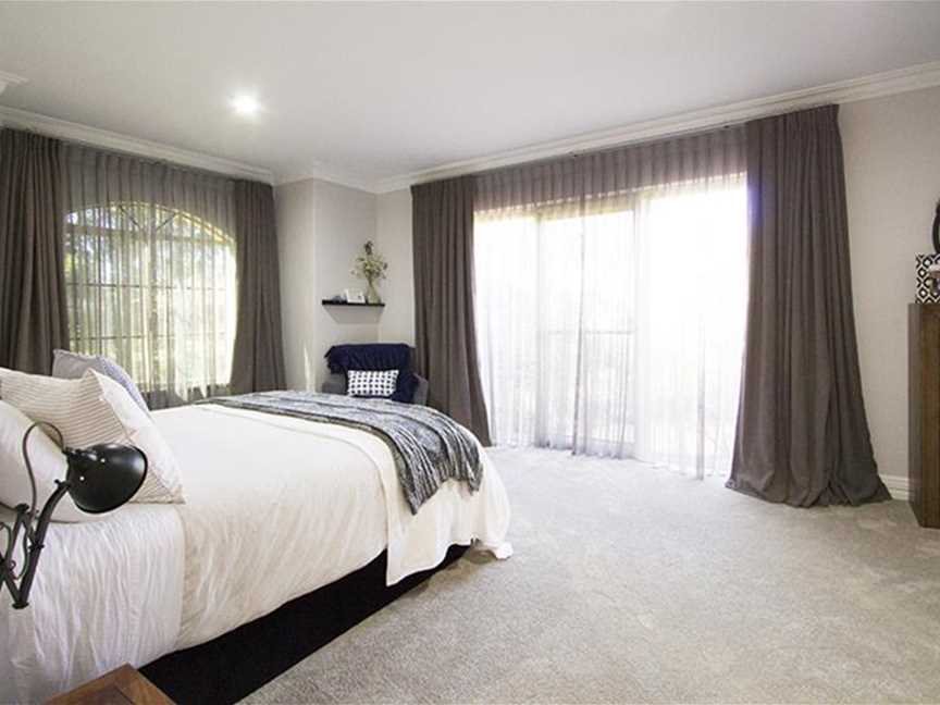 master bedroom - the Vines