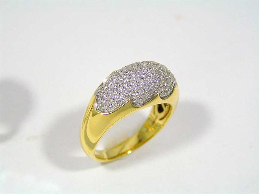 Yellow gold diamond ring