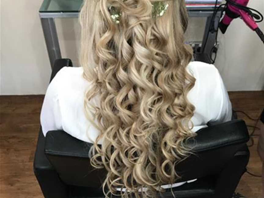 Seashell Curls Hair Salon, Shopping in Dongara