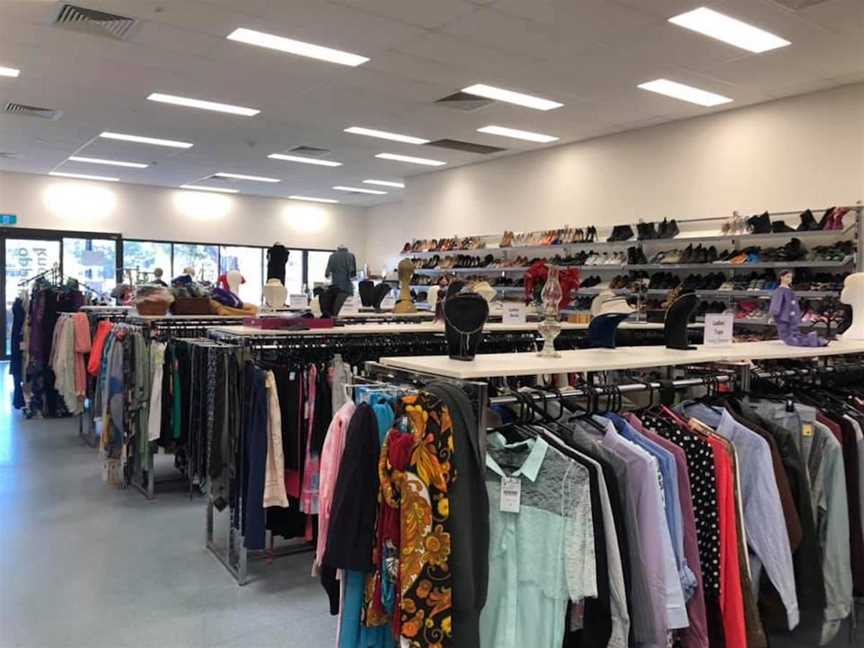 Opportunity Knocks, Shopping in Shenton Park