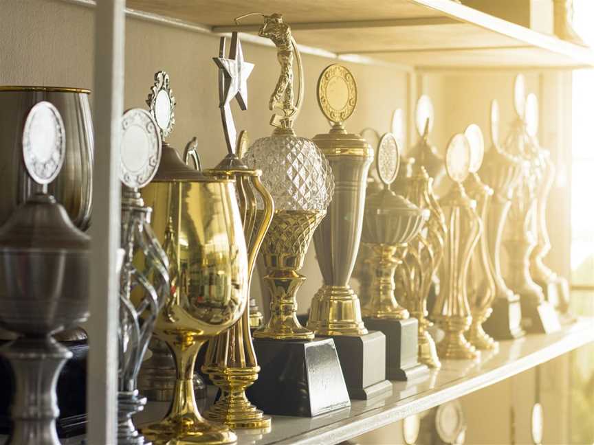 Alpha Trophies, Shopping in Thomastown