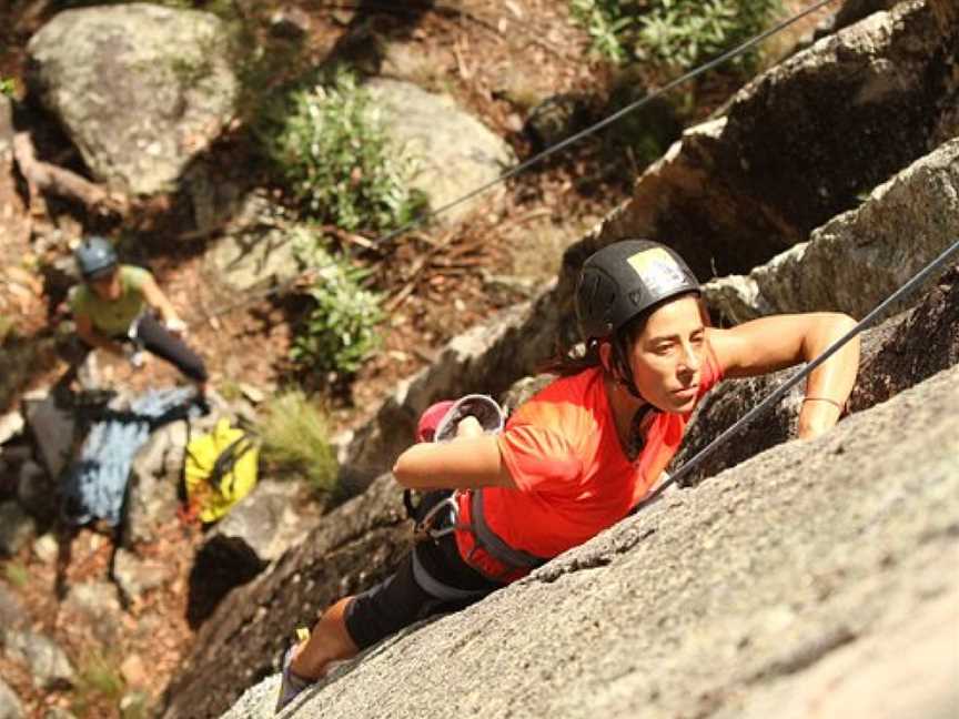 Pinnacle Sports - Abseiling Mount Ngungun, Glass House Mountains, QLD