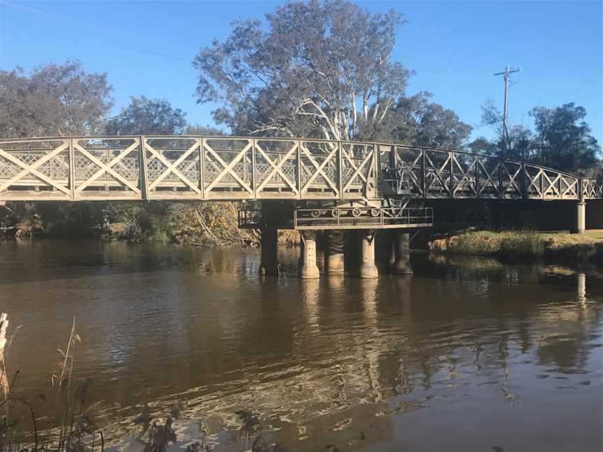 Lakes Mini Bus Charter & Tours, Lakes Entrance, VIC