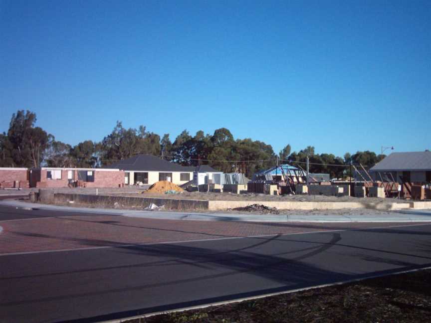 Southern river typical street march2006 gnangarra.JPG