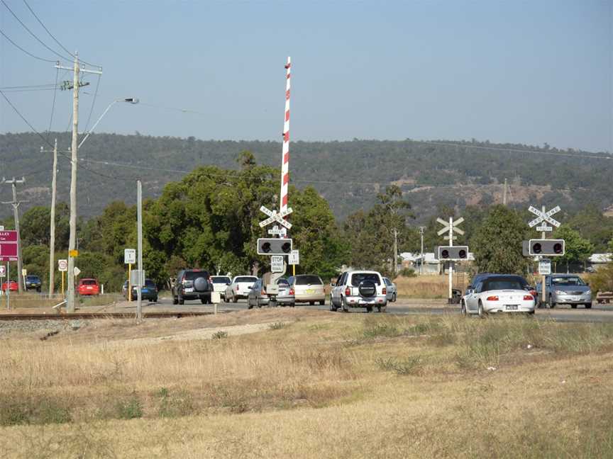 Toodyay road railway crossing MS.jpg