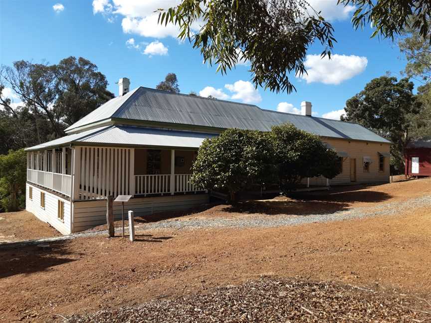 Mill Manager's Residence, Jarrahdale, April 2020 02.jpg