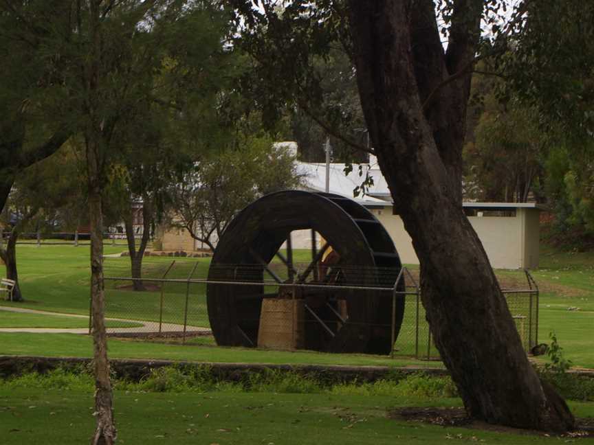 Gingin wheel gnangarra.JPG