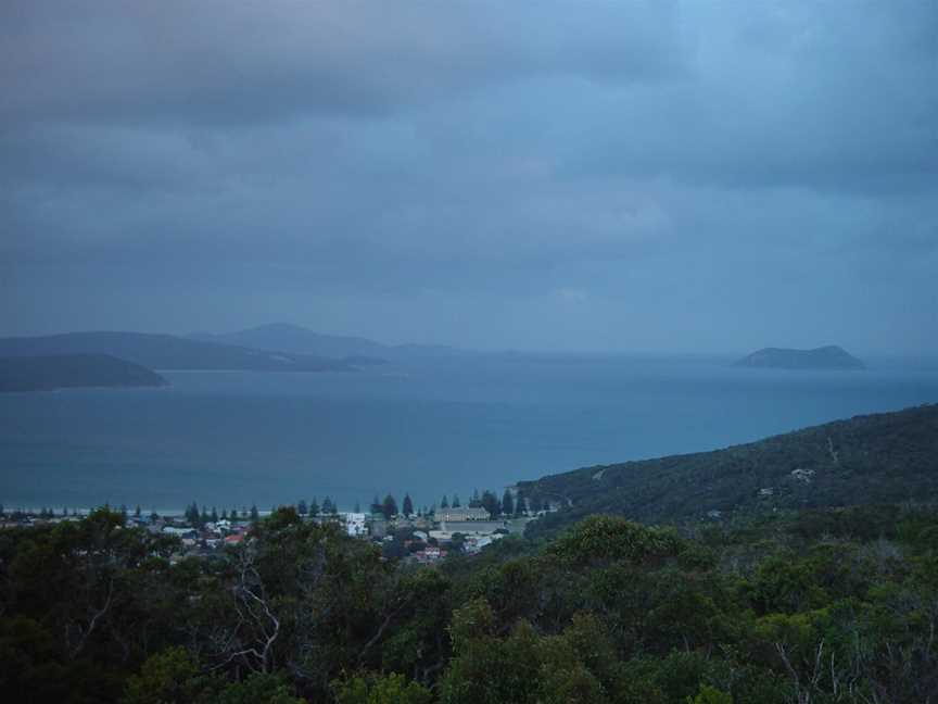 Islandsandheadlandsfadingintothedrizzlemiddletonbeach