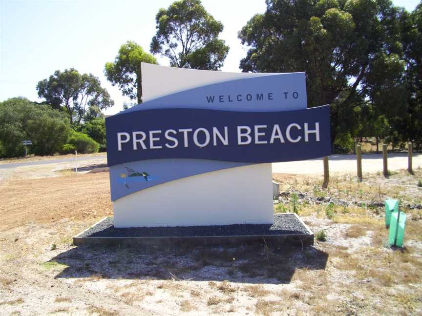 Preston Beach welcome sign 1 (E37@WTW2013).JPG