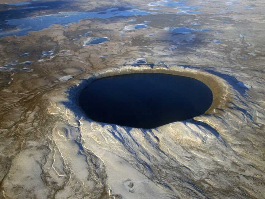 Pingualuit aerial 2007.jpg