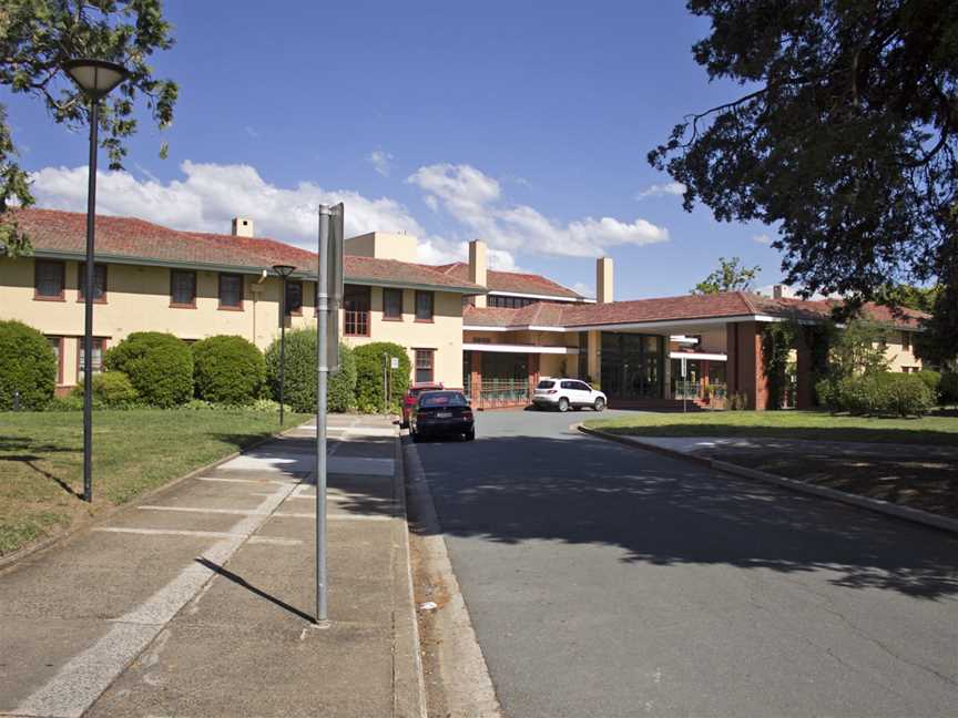 Hotel Kurrajong in Barton (2).jpg