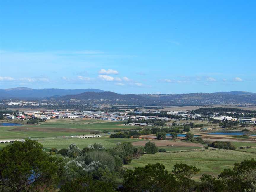 Fyshwick viewed from Mount Pleasant in March 2013.jpg