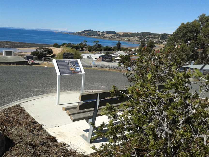 Penguin General Cemetery'sreflectivegarden