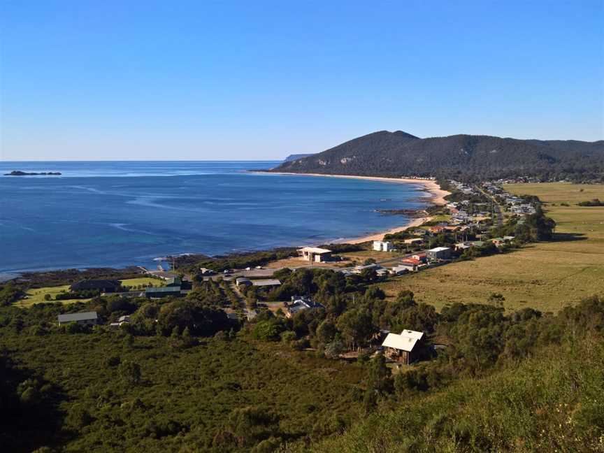 Overlooking Sisters Beach from west with a view of Sisters Island and the Two Sisters peak.