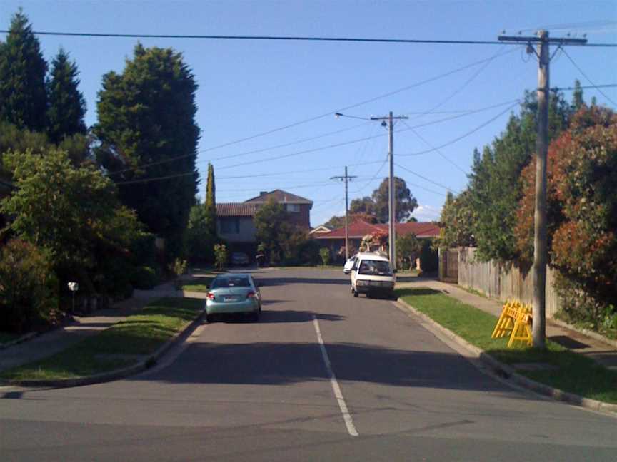 Neighbours Pinoak Court