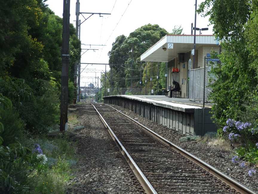 Hughesdalerailwaystation003