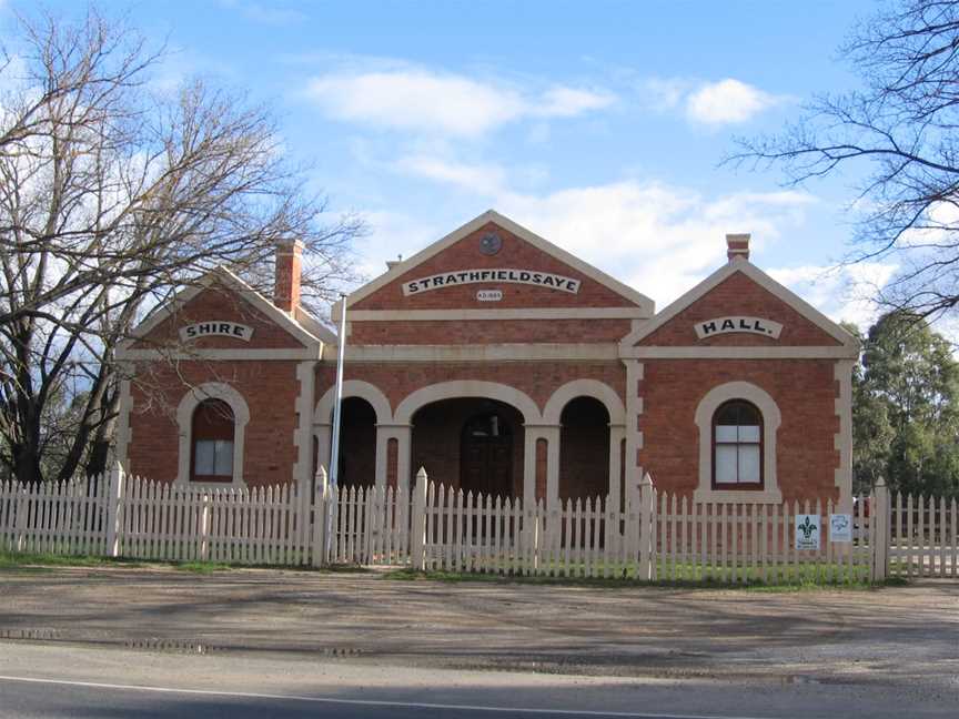 StrathfieldsayeShireHall.JPG