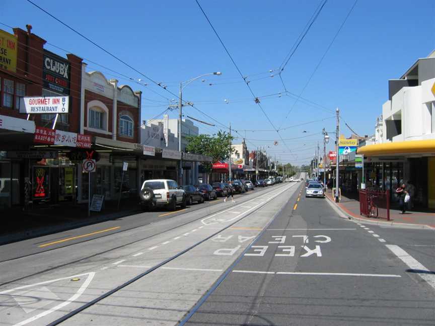 Glenhuntly Rd looking E from stn.jpg