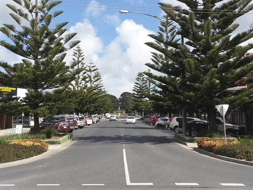 Wonthaggi Main Street Shopping.jpg