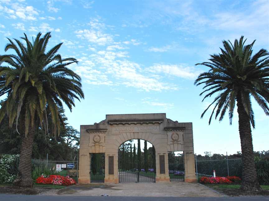 WhiteHillsWarMemorial.JPG