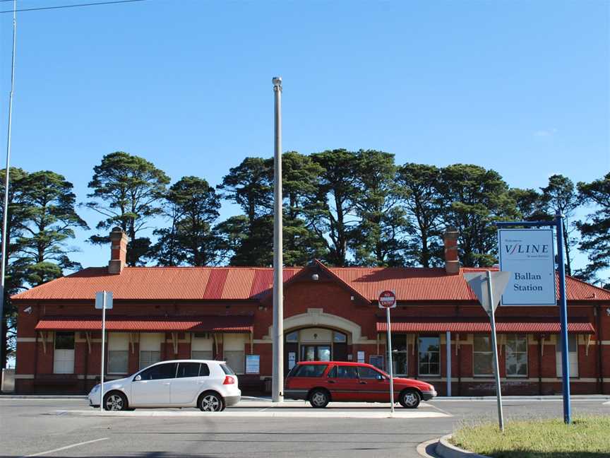 Ballan Train Station