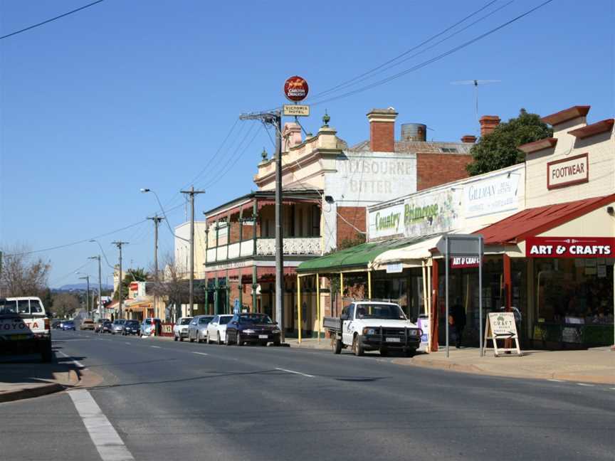 Victoria Hotel on Argyle street Rutherglen.jpg