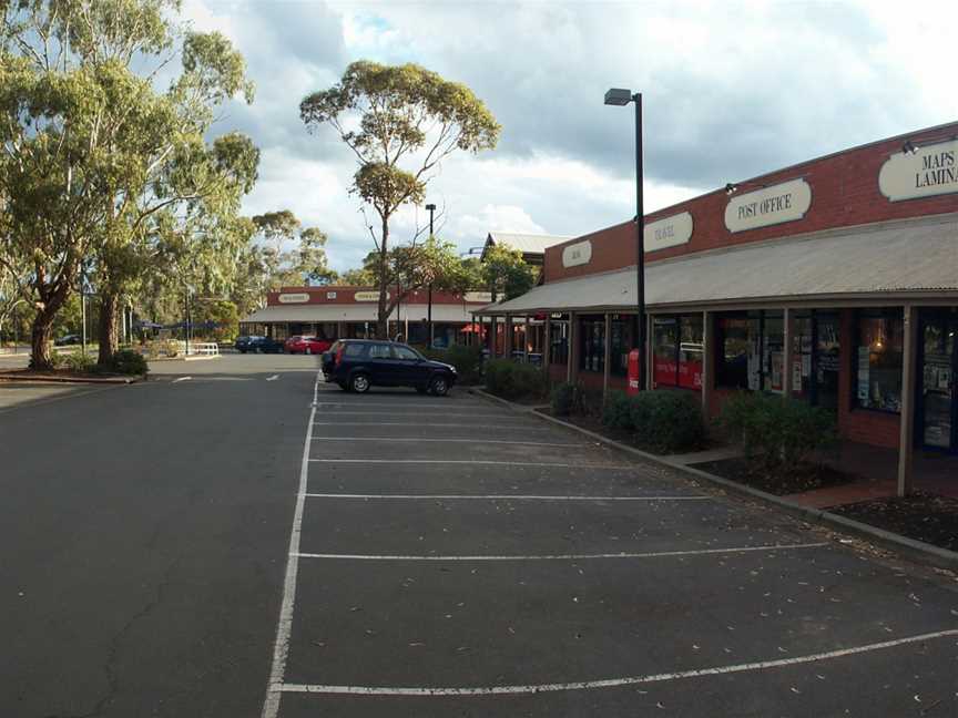 Balnarring village shopping centre, Victoria.jpg