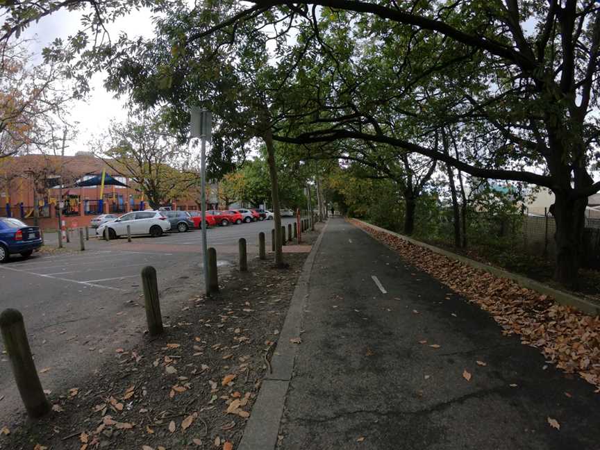 Outer Circle Trail next to carpark, Deepdene.jpg