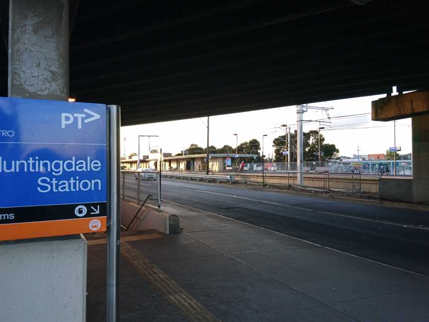 Huntingdale Train Station Entrance, July 2018.jpg