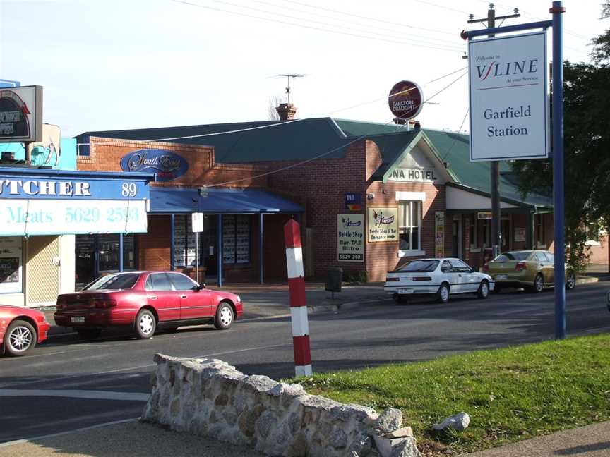 Main Street Garfield Victoria Iona Hotel070610