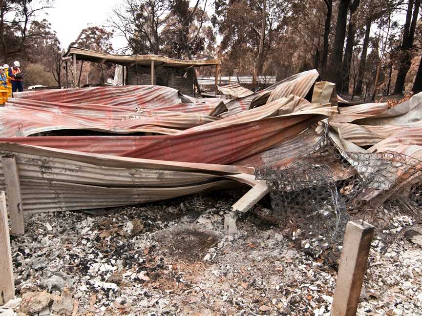 C SI RO Science Image10285 Conductingbushfireresearchat Kinglakeafterthe Black Saturdaybushfires