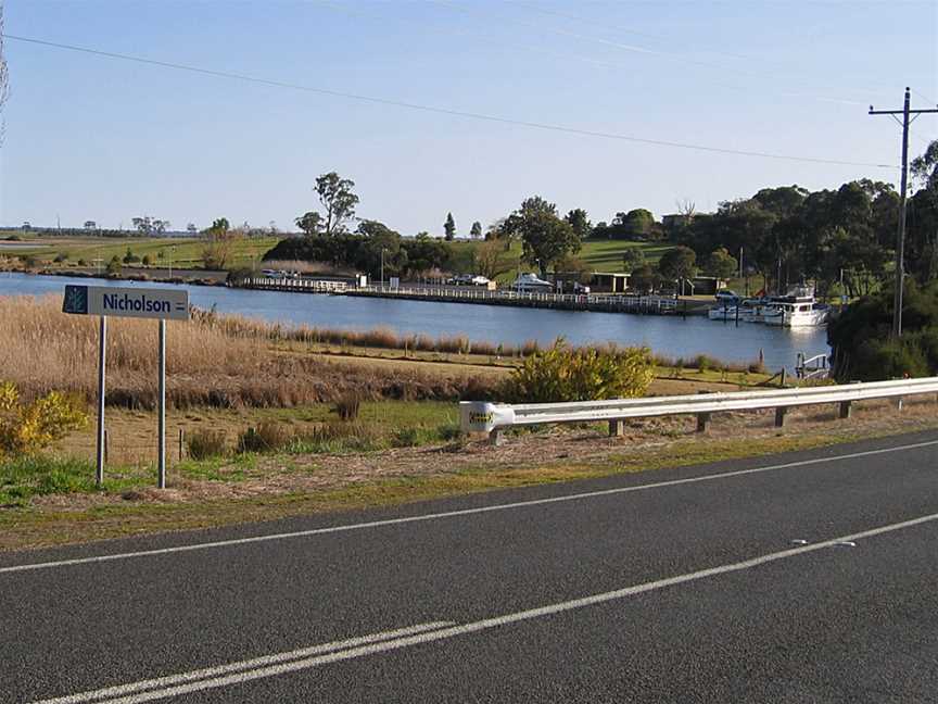 Nicholson-River-and-boat-ramp,-Nicholson,-VIC,-13.09.2008.jpg