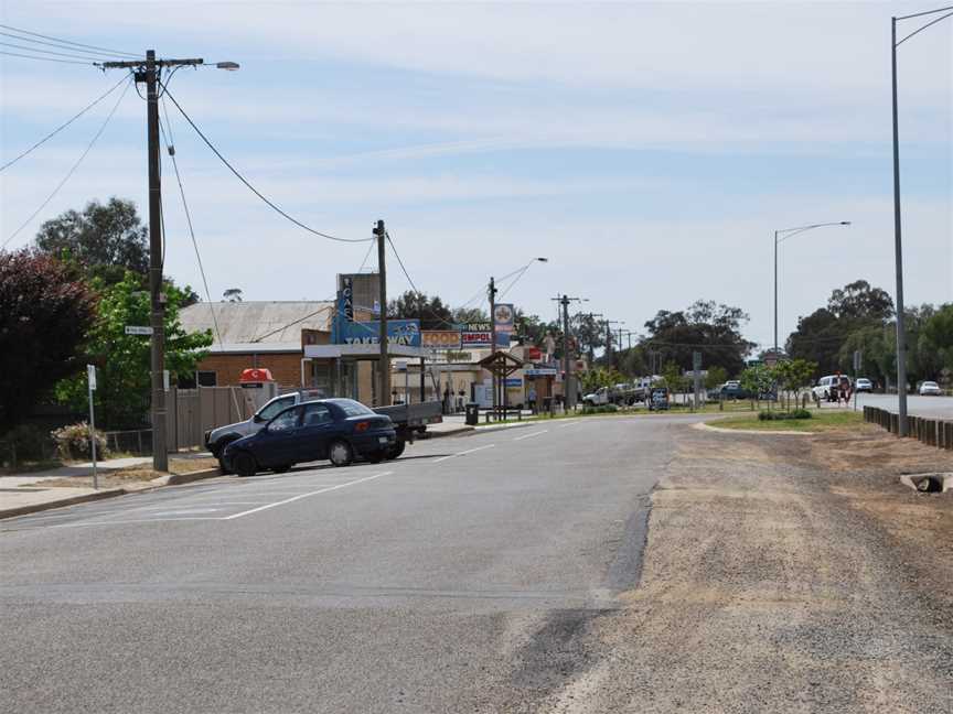 StrathmertonMurrayValleyHighway.JPG