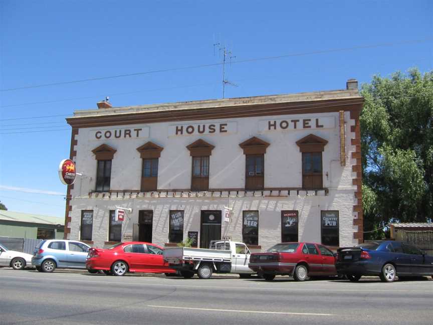 SmythedaleCourtHouseHotel.JPG