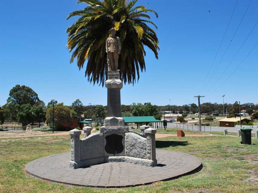 WedderburnWarMemorial.JPG