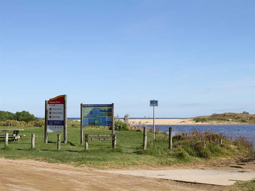 Across parkland and creek to beach, Seaspray, Vic, jjron, 31.03.2016.jpg