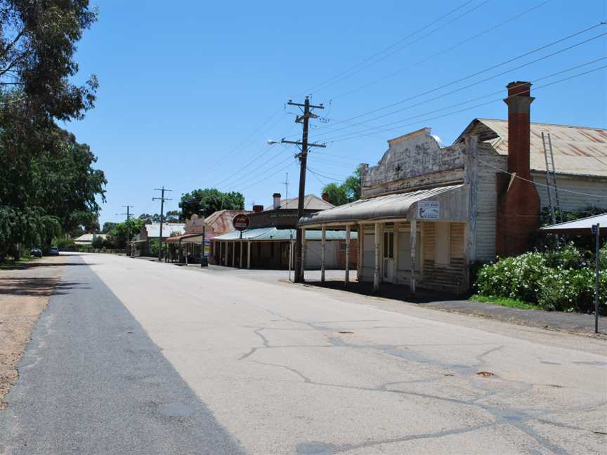 Devenish Main Street 002.JPG