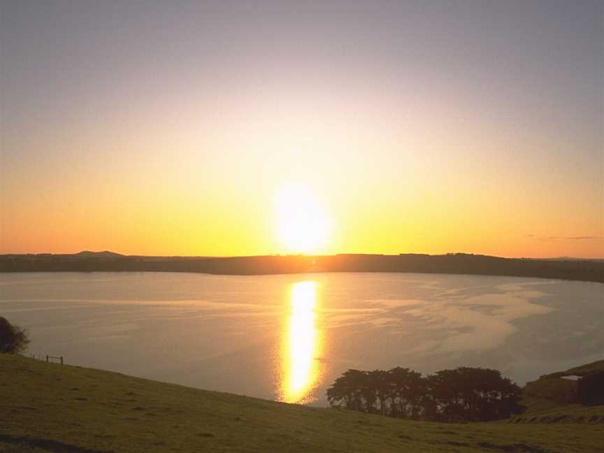 Lake Bullen Merri at Sunset.jpg