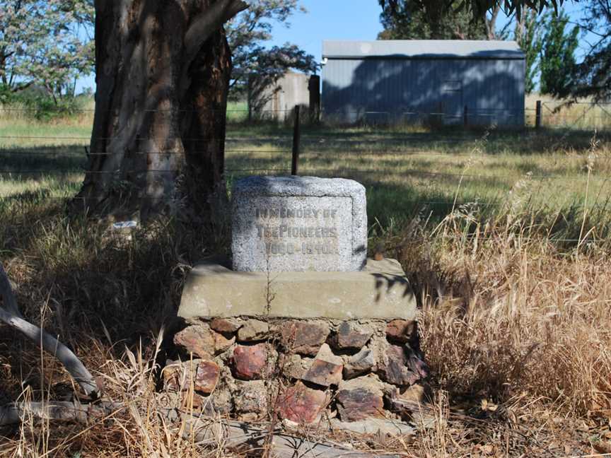 Goomalibee Pioneer Memorial.JPG