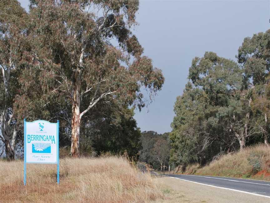 Berringama Town Entry Sign.JPG