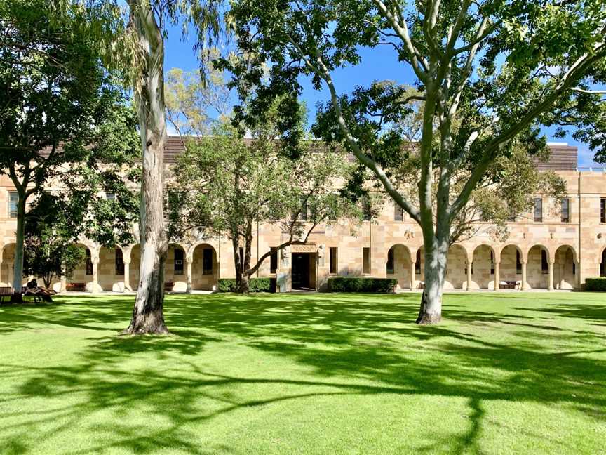 Goddard Building surrounding the Great Court, University of Queensland.jpg