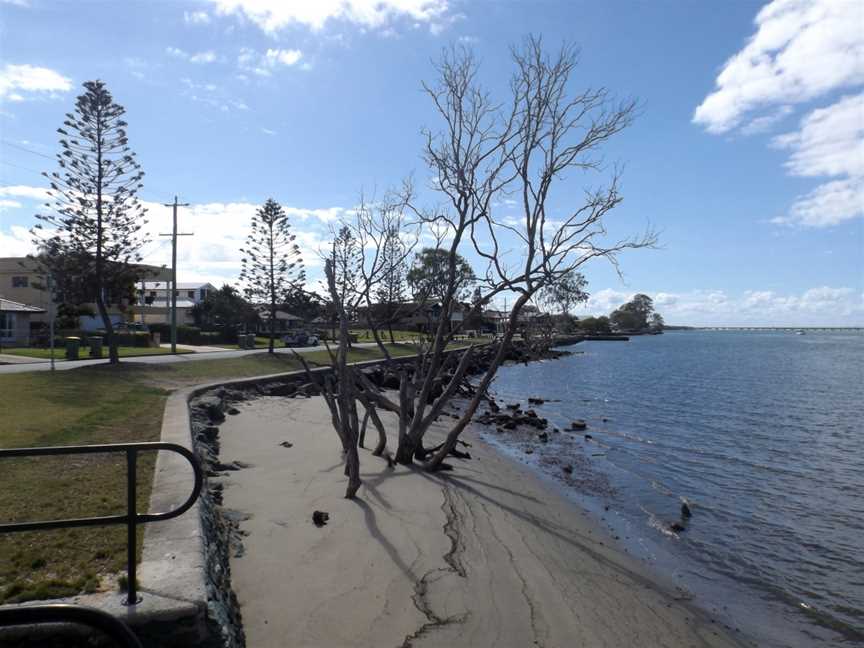 Dohls Rocks Road and Pine River at Griffin, Queensland.jpg