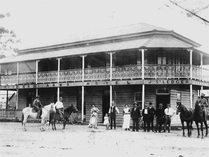 Diggers Arms Hotel, Tinana.jpg