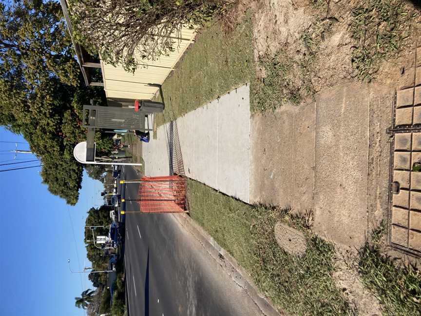 Mains Roadat Robertsonbusstop