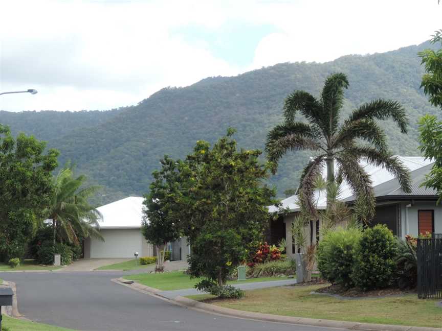 Looking south down along Galena Close, Trinity Park, 2018.jpg