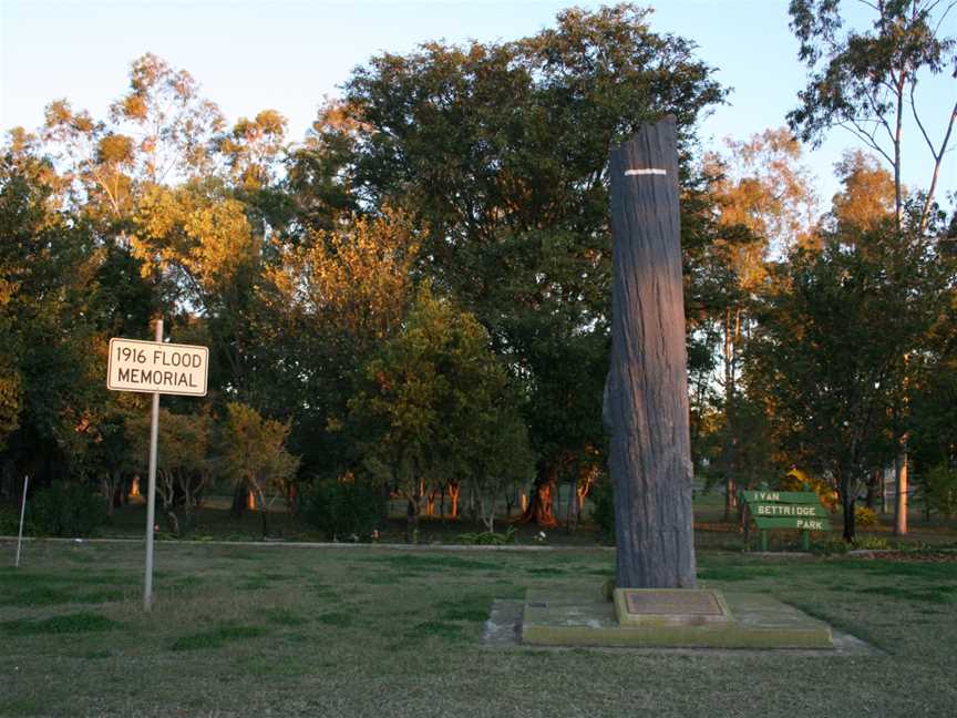 Clermont-flood-memorial-outback-queensland-australia.jpg