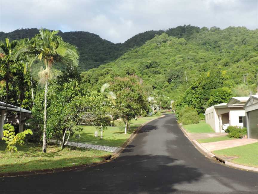 Harrison Close looking west, Kanimbla, Cairns, 2018.jpg