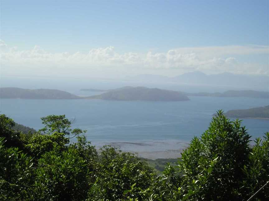 Fantomeand Orpheus Islandstakenfrom Palm Island