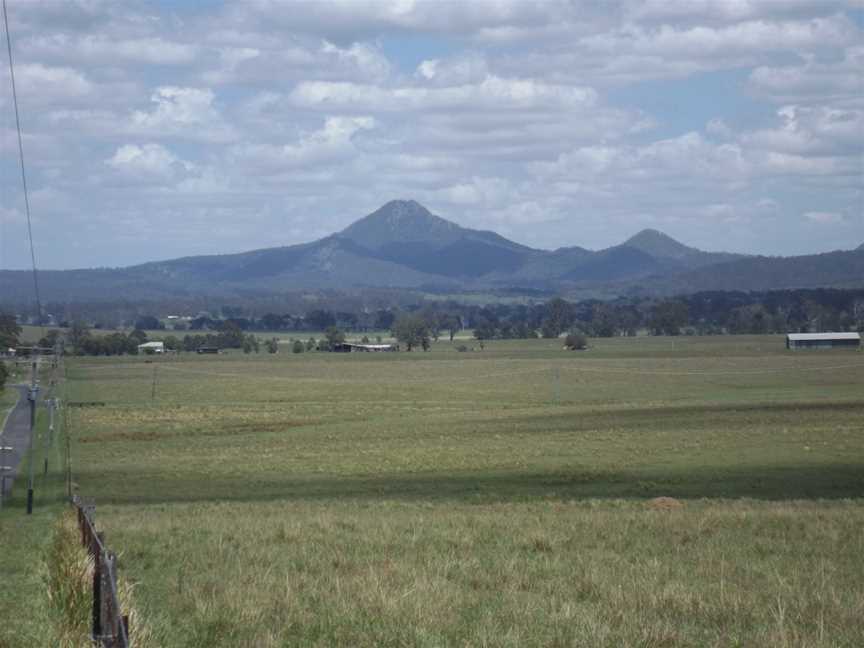 Flinders Peak from Cedar Grove, Queensland.jpg