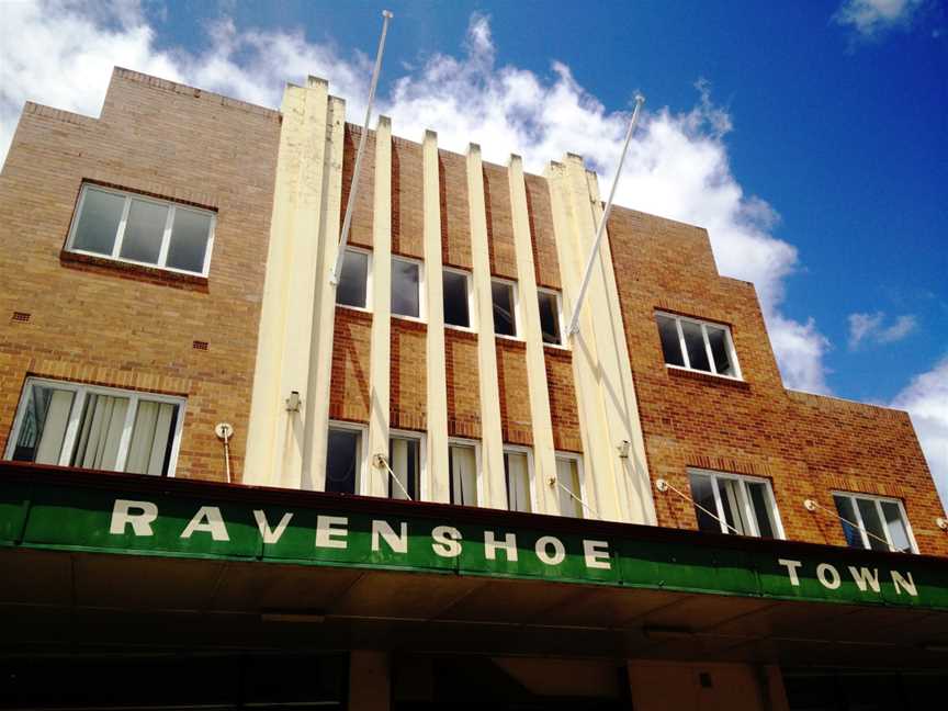 Ravenshoe Town Hall (22192312062).jpg